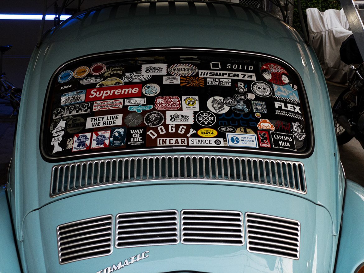 車にスッテカー