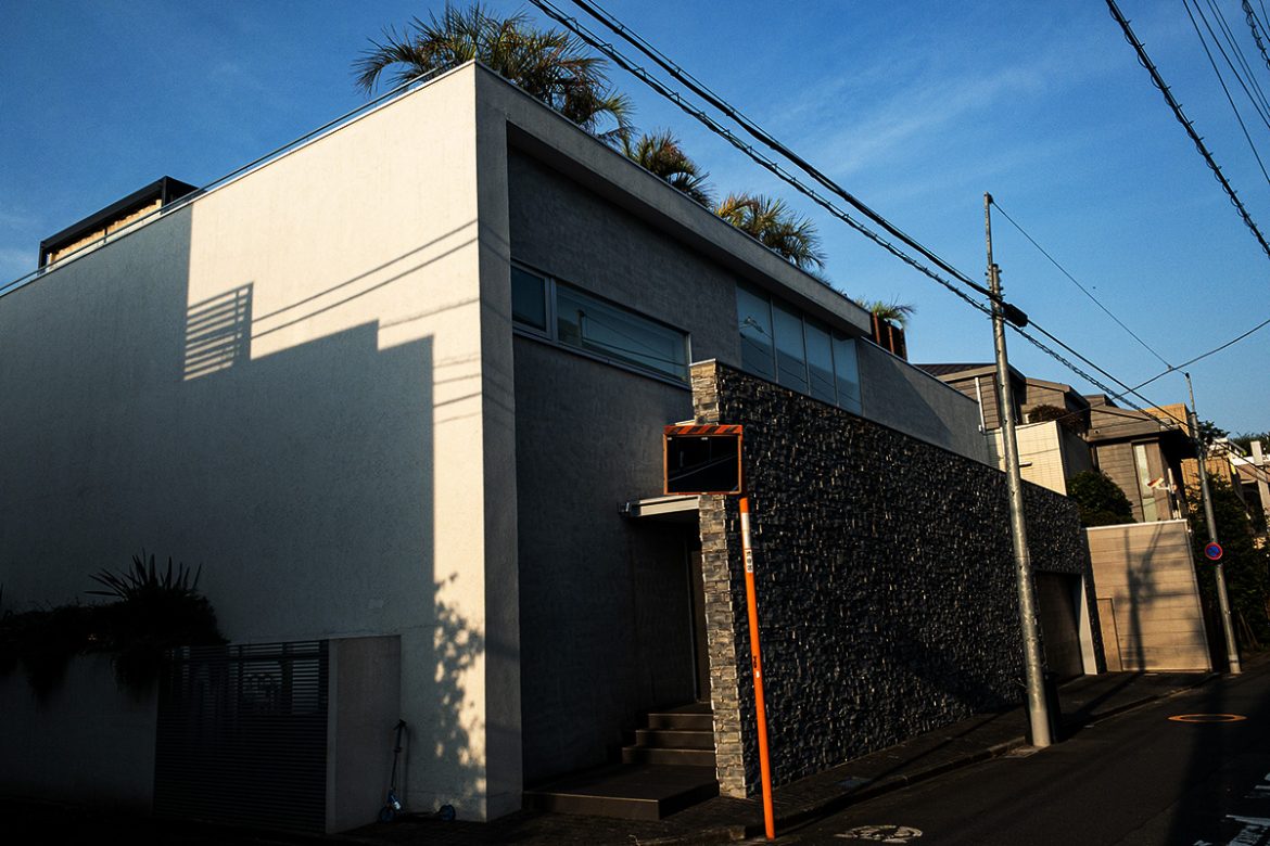 ビルディングの朝陽